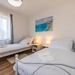 Niko, Your Ideal Summer Oasis Near Porec *