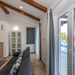 Vikendica Niko, Your Ideal Summer Oasis Near Porec Stranici kod Lovreca