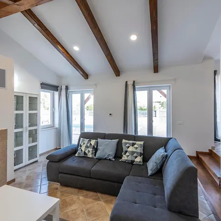 Holiday home Niko, Your Ideal Summer Oasis Near Porec *