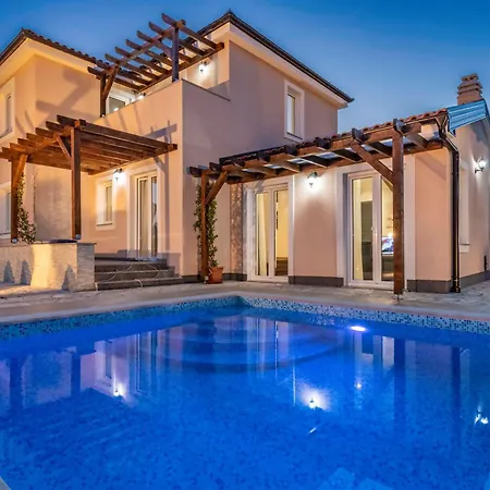 Niko, Your Ideal Summer Oasis Near Porec Vikendica *