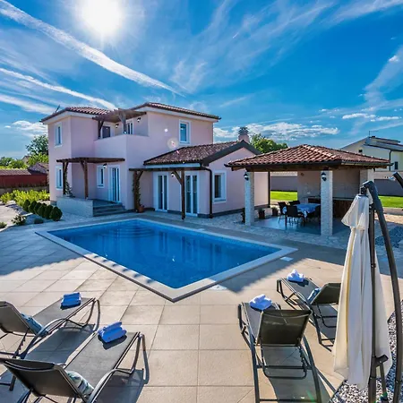 Niko, Your Ideal Summer Oasis Near Porec Holiday home Stranici kod Lovreca