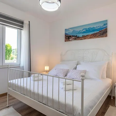 Σπίτι διακοπών Niko, Your Ideal Summer Oasis Near Porec