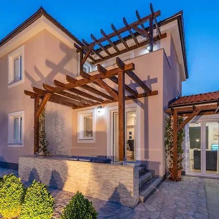 Holiday home Niko, Your Ideal Summer Oasis Near Porec