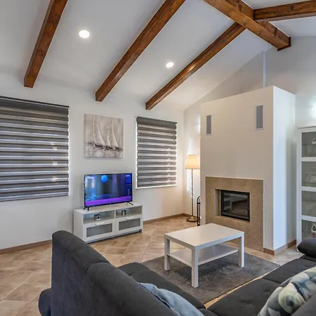 Holiday home Niko, Your Ideal Summer Oasis Near Porec Stranici kod Lovreca